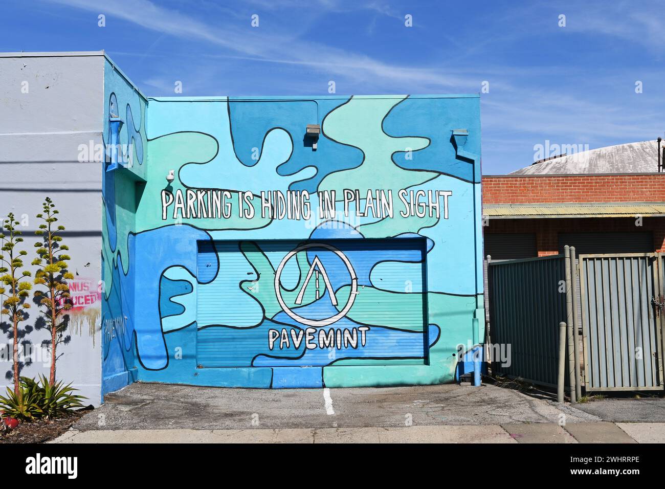 CULVER CITY, KALIFORNIEN - 28. JAN 2024: Wandbild für Pavemint, eine App in Los Angeles, die es Menschen ermöglicht, ihre Parkplätze zu teilen. Stockfoto