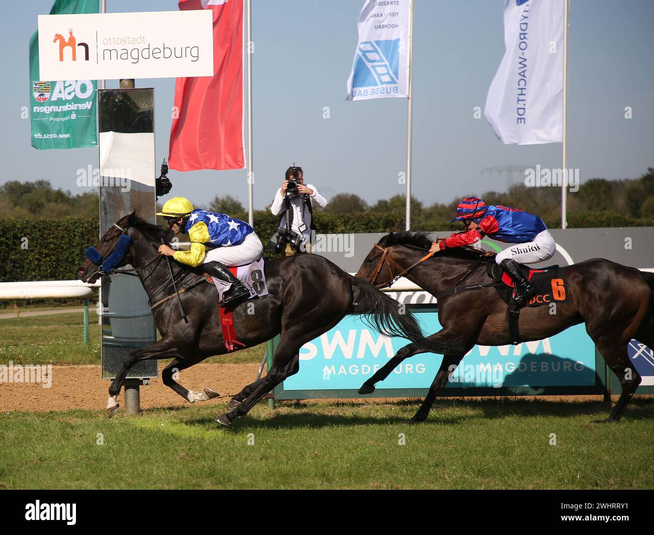 Maxim Pecheur gewinnt das 4. Rennen auf No Stop her vor Shuichi Terachi auf Nero Imerator am 09.09.2023 auf der Magdeburger Rennstrecke Stockfoto