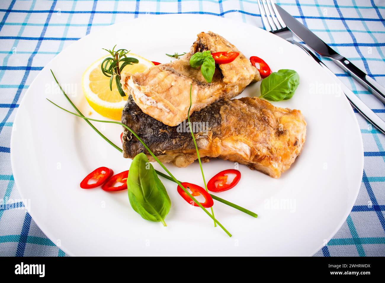 Frittierte Karpfenfischstücke Stockfoto