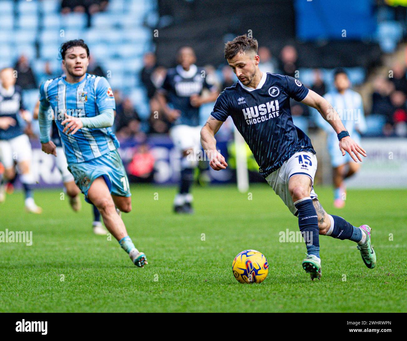 11. Februar 2024; Coventry Building Society Arena, Coventry, England; EFL Championship, Coventry City gegen Millwall; Joe Bryan aus Millwall am Ball Stockfoto