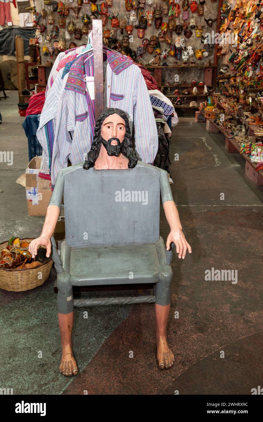 Antigua, Guatemala. Jesus Chair. NIM Po't Handicrafts Outlet. Stockfoto