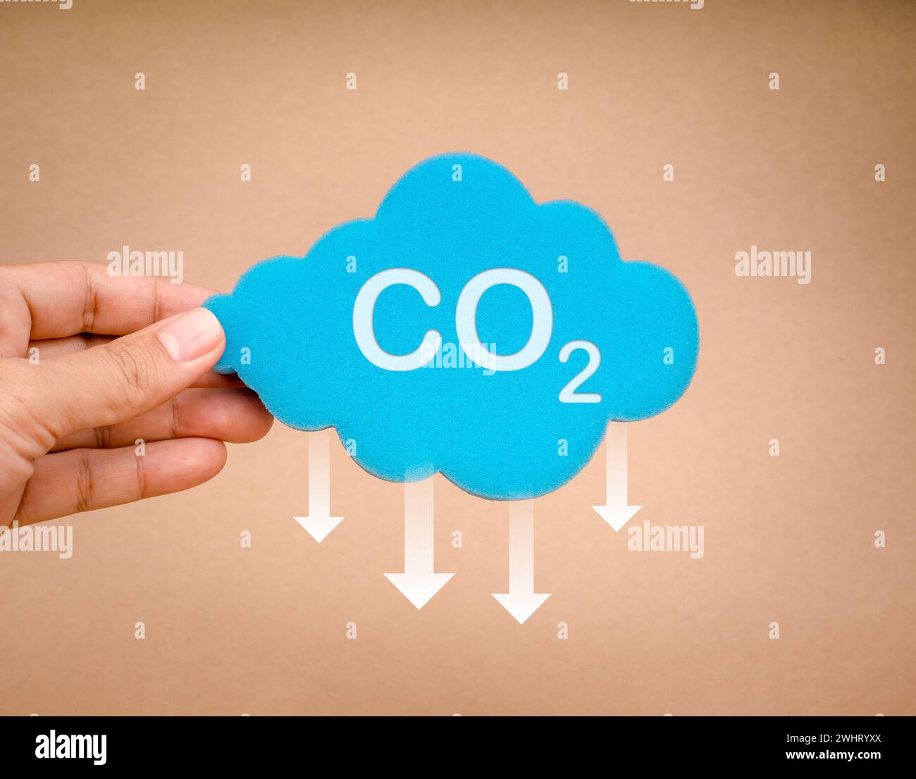 Reduzierung der CO2-Emissionen, Begrenzung des Klimawandels, globale Erwärmung, Reduzierung der CO2-Bilanz auf Null, Dekarbonisierung von Konzepten. CO2 reduzieren, Symbol auf Klo Stockfoto