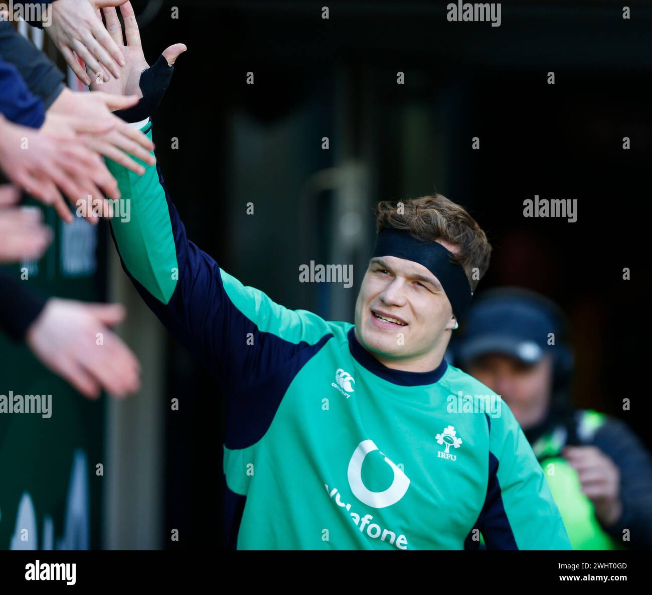 11. Februar 2024; Aviva Stadium, Dublin, Irland: Six Nations International Rugby, Irland gegen Italien; Josh van der Flier aus Irland tritt ins Spielfeld ein Stockfoto