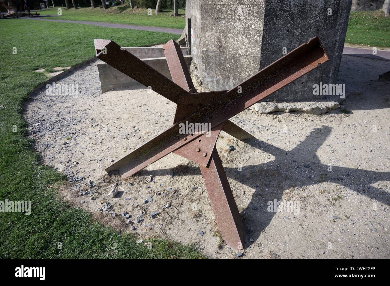 Panzerabwehrbarrieren am Utah Beach, einem der fünf Gebiete der alliierten Invasion in das von Deutschland besetzte Frankreich bei der Landung der Normandie am 1944 Stockfoto