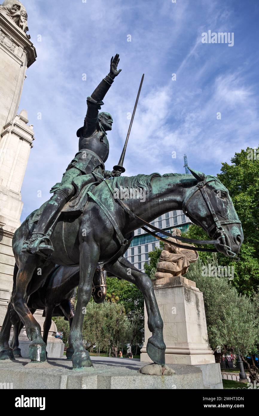 Don Quijote de la Mancha, mit seinem Pferd Rocinante, der berühmten Statue auf der Plaza de Espana von Madrid, Spanien. Stockfoto