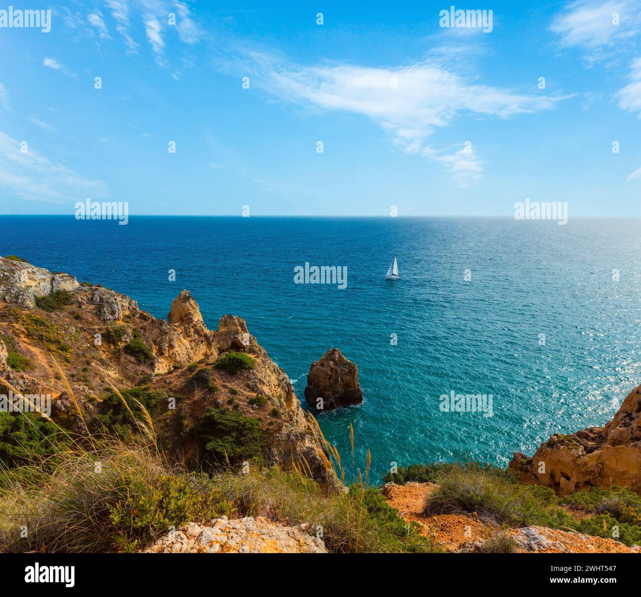 Felsigen Atlantikküste (Ponta da Piedade, Lagos, Algarve, Portugal). Stockfoto