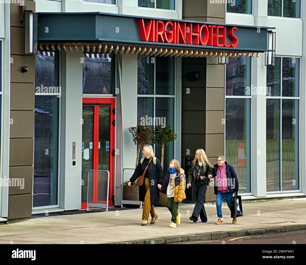 Glasgow, Schottland, Großbritannien. Februar 2024. Wetter in Großbritannien: Kaltstart sah Einheimische auf den Straßen im Zentrum der Stadt. Credit Gerard Ferry/Alamy Live News Stockfoto