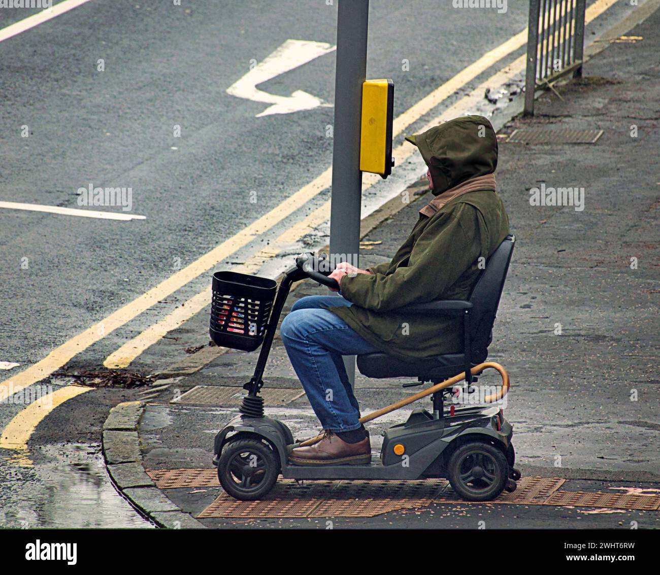 Glasgow, Schottland, Großbritannien. Februar 2024. Wetter in Großbritannien: Kaltstart sah Einheimische auf den Straßen im Zentrum der Stadt. Credit Gerard Ferry/Alamy Live News Stockfoto