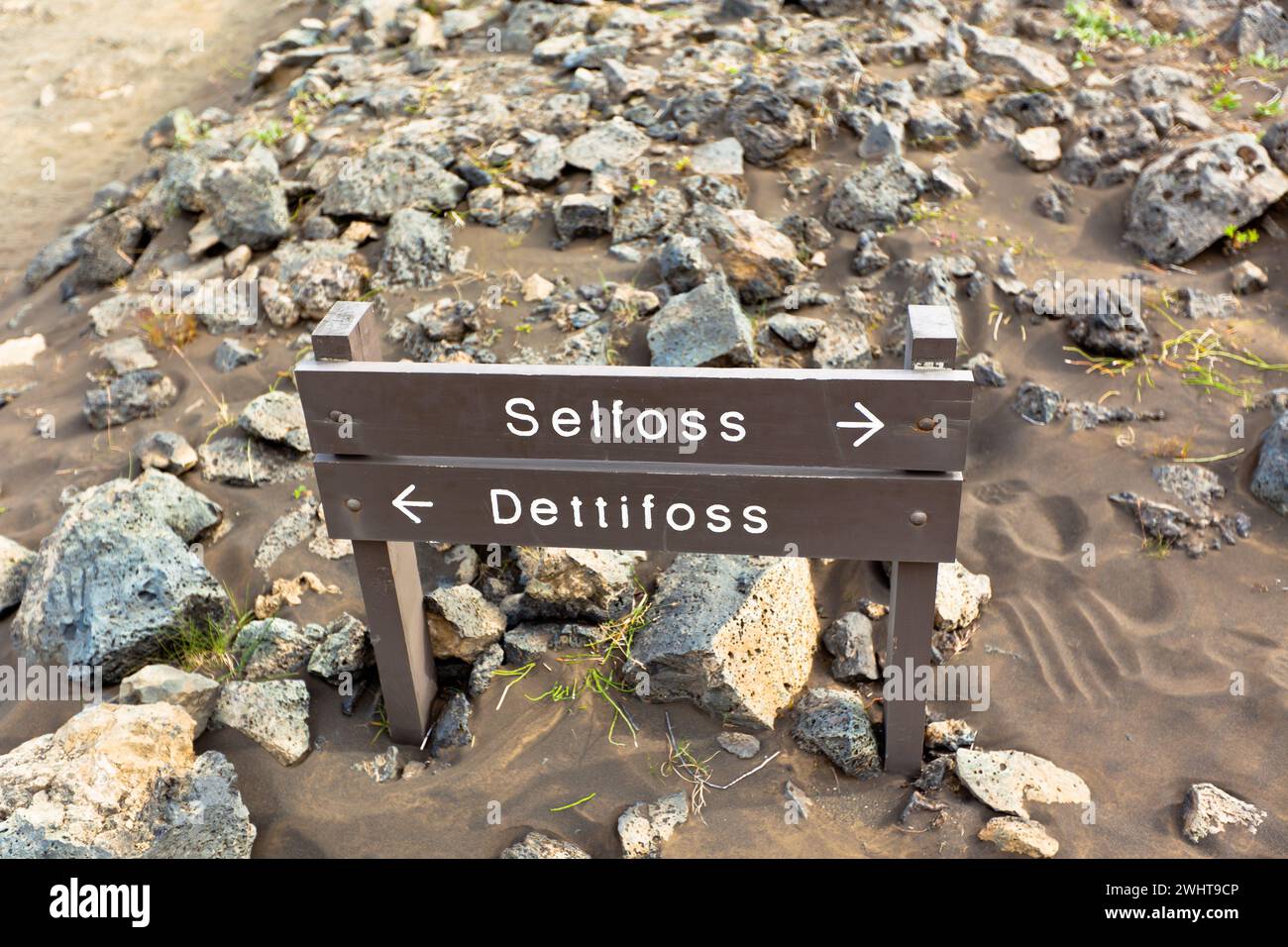 Wegweiser auf dem Weg zu den Island Wasserfällen Selfoss und Dettifoss Stockfoto