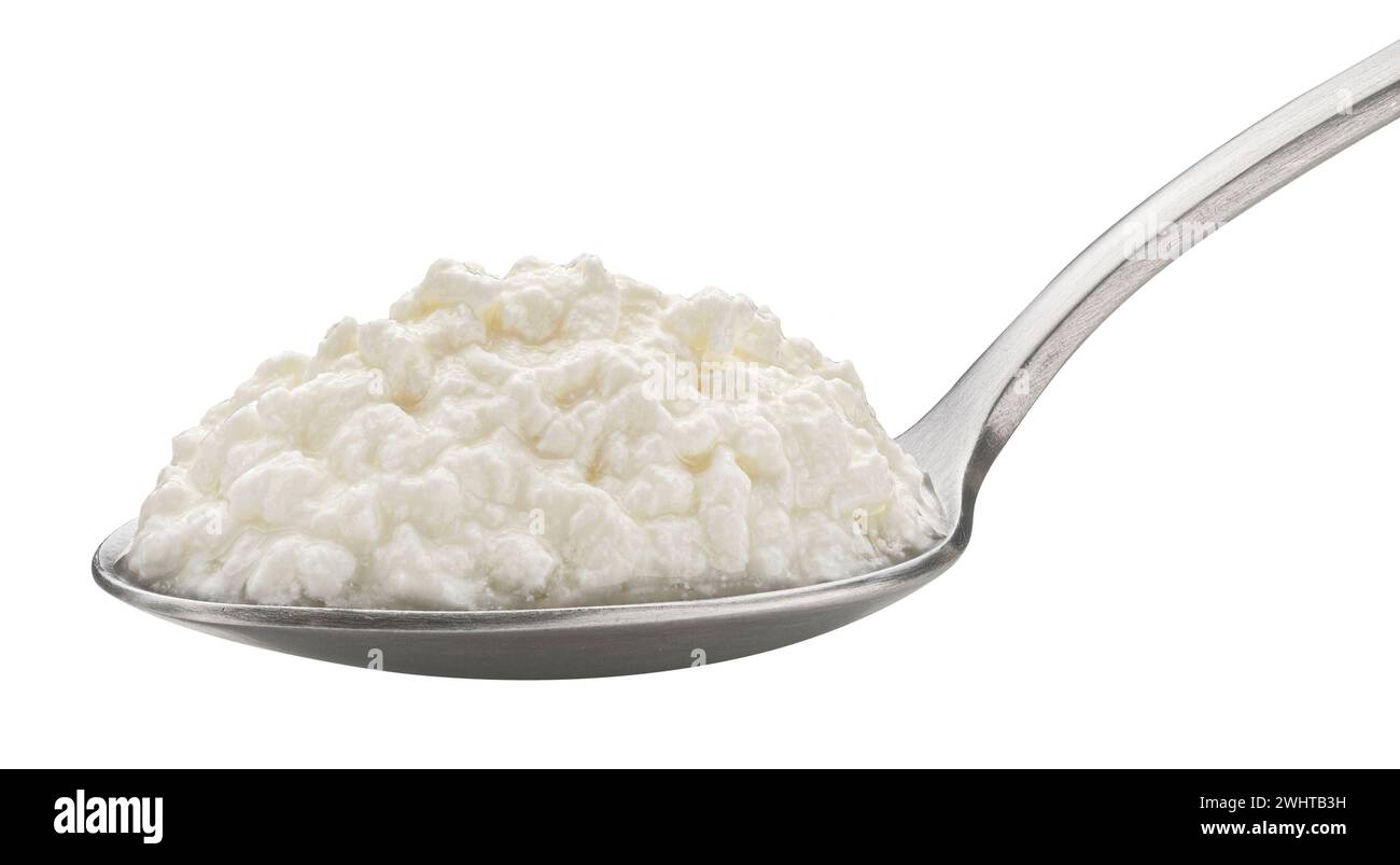 Löffel hausgemachter fettarmer Joghurt isoliert auf weißem Hintergrund, probiotische fermentierte Sauermilch Stockfoto