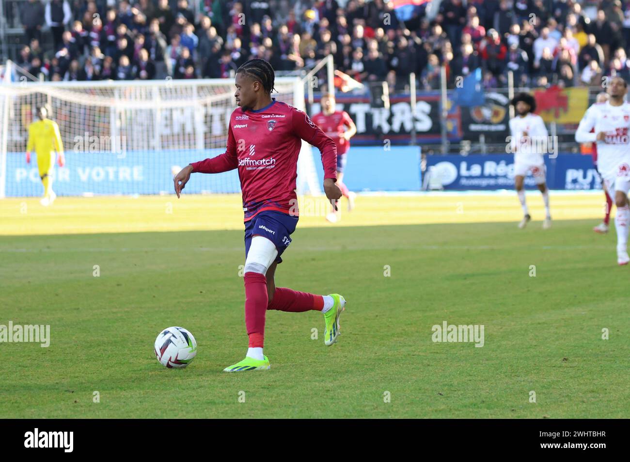 Thierry LARRET/MAXPPP. Fußball. Ligue 1 Uber Isst. Clermont Foot 63 gegen Stade Brestois 29. Stade Gabriel Montpied. Clermont-Ferrand (63) le 11 fevrier 2024. Alan VIRGINIUS (CLR) Credit: MAXPPP/Alamy Live News Stockfoto