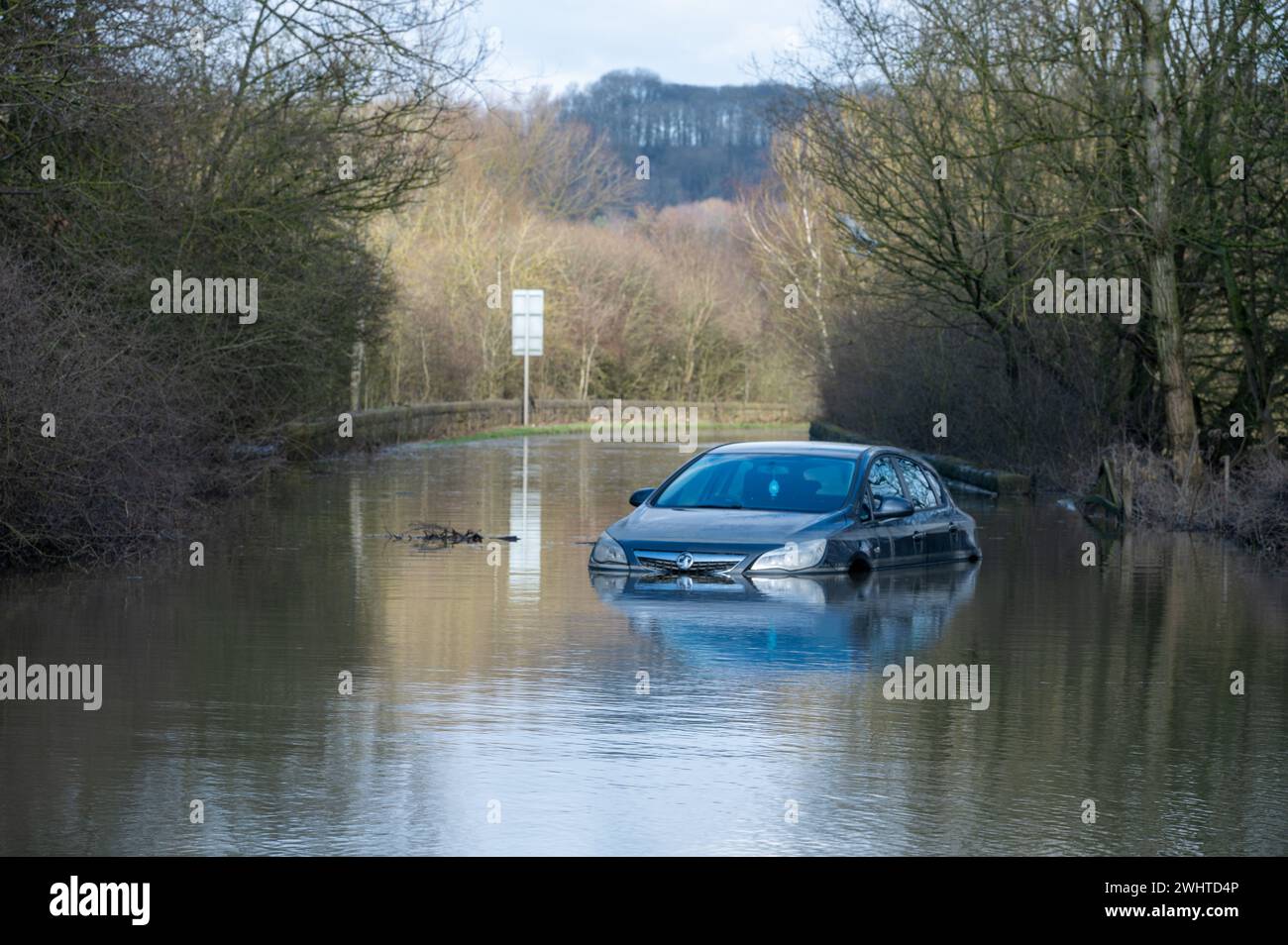 Gestrandeter Wagen in Hochwasser in Doncaster, Großbritannien Stockfoto