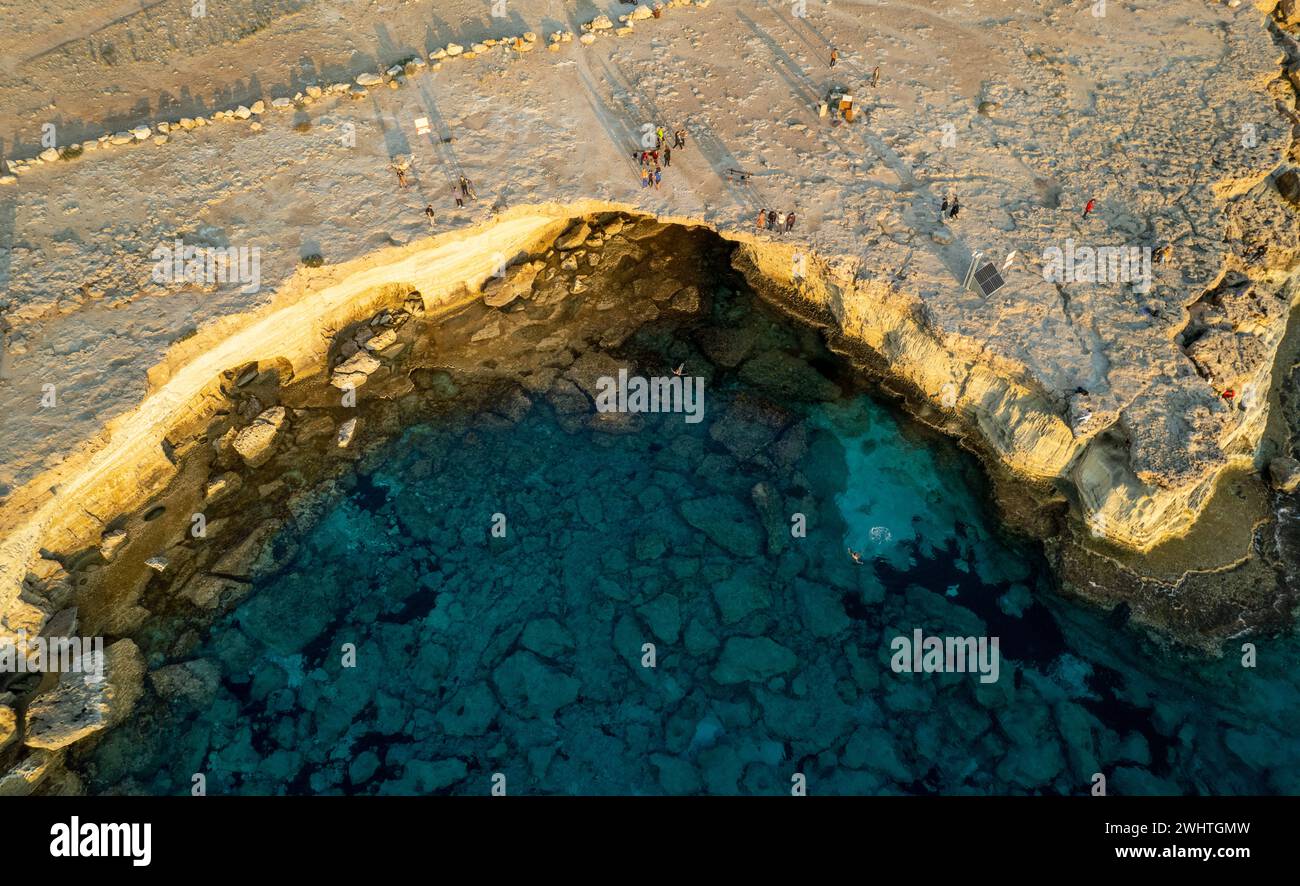Machen Sie die Landschaft von Cape Greko oder Cape Greco Meereshöhlen Ayia Napa Zypern. Touristen machen Sightseeing Stockfoto