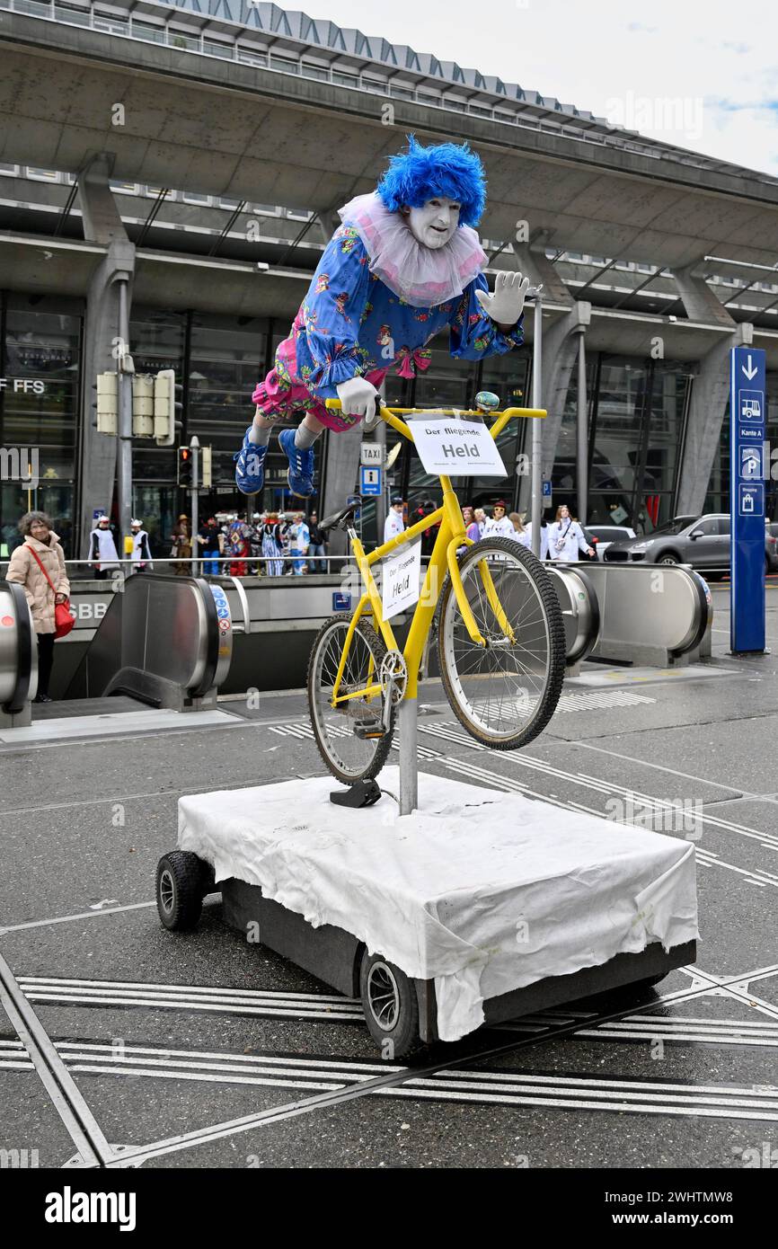 Fliegende Held auf dem Fahrrad Stockfoto