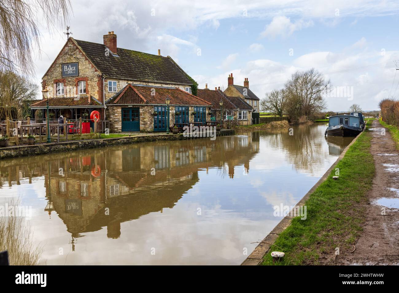 Das Barge Inn neben dem Kennet und Avon Kanal in Seend Cleeve, Wiltshire, England, Großbritannien Stockfoto