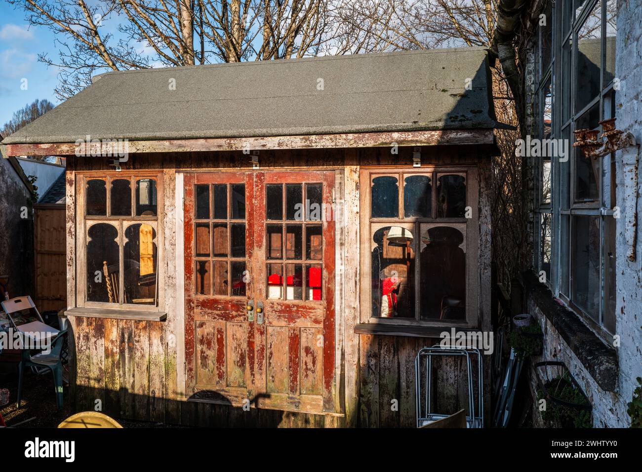 Künstlerhütte. King's Road Yard Street Market, Pontcanna, Cardiff. Bauernmarkt, Pop-ups, Kunst, Handwerk, Essen. Handwerkliches Essen, Kunsthandwerk und Kunsthandwerk. Stockfoto