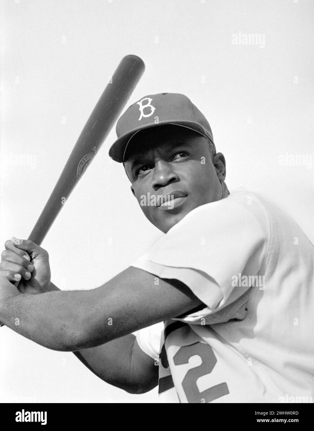 Jackie Robinson (1919–1972) in Brooklyn Dodgers Uniform, 1954. Robinson war der erste schwarze Spieler in der Major League Baseball. Stockfoto