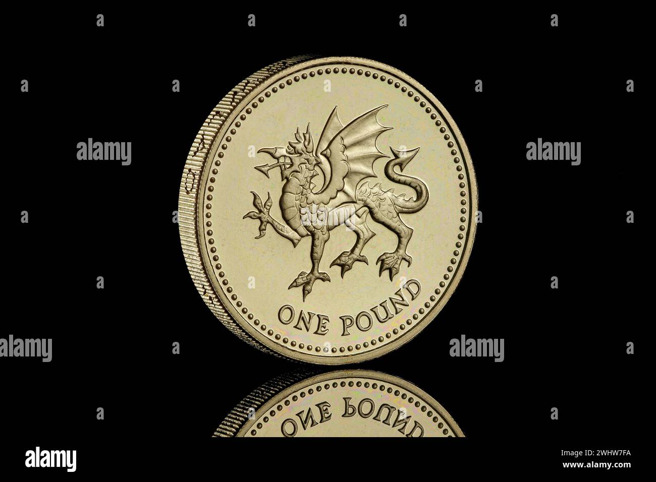 1995 polierte £1-Münze mit einem Passanten Drachen, der Wales im Vereinigten Königreich repräsentiert. Die Vorderseite zeigt Königin Elisabeth II Stockfoto