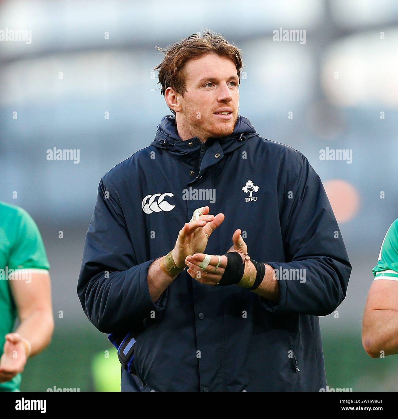 11. Februar 2024; Aviva Stadium, Dublin, Irland: Six Nations International Rugby, Irland gegen Italien; Ryan Baird aus Irland bedankt sich bei den Anhängern Stockfoto