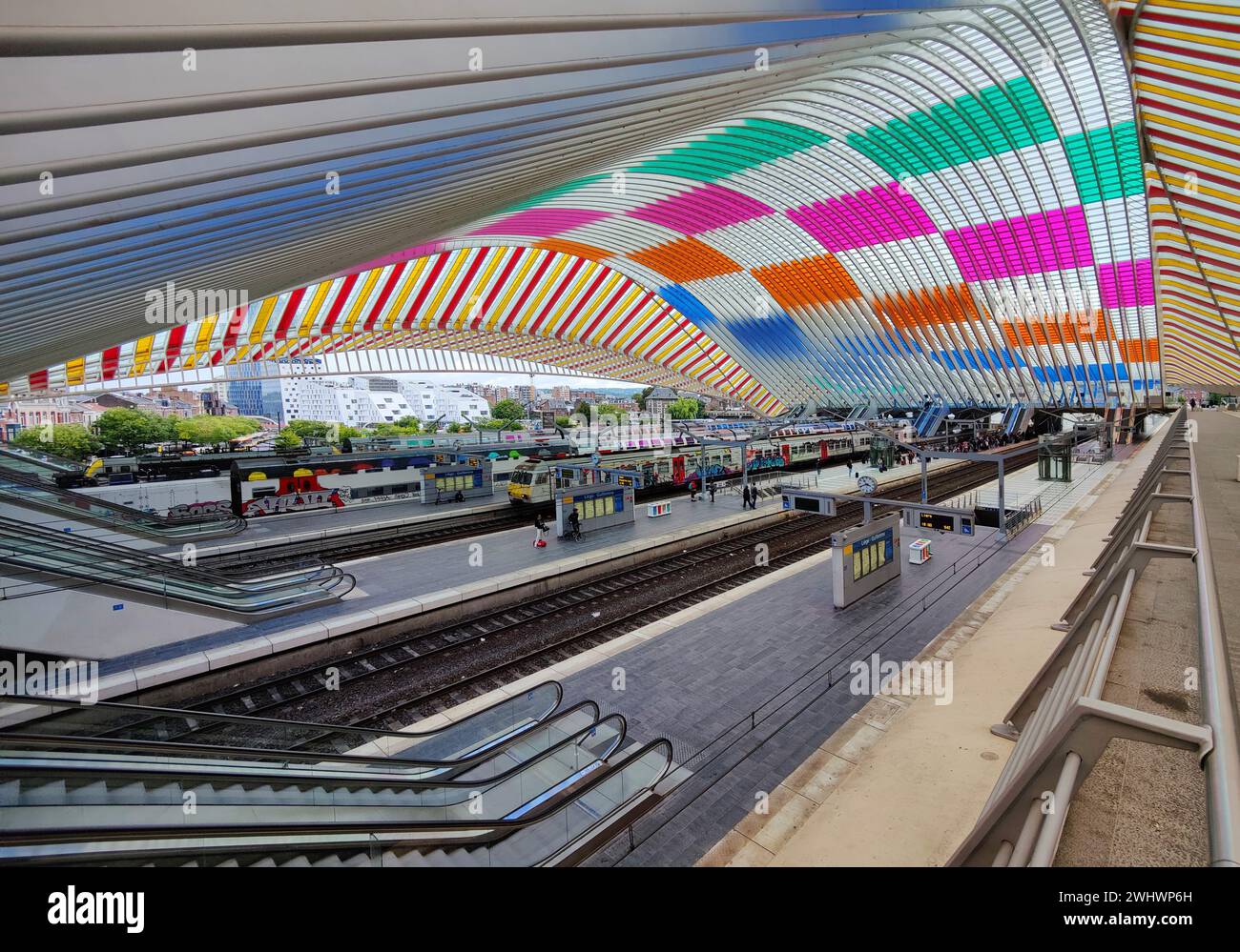 LiÃ¨ge-Guillemins Bahnhof, Architekt Santiago Calatrava mit der Installation von Daniel Buren Stockfoto