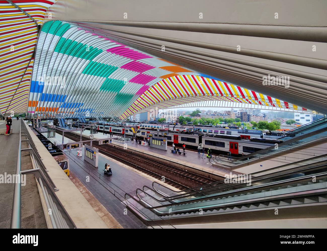 Bahnhof LiÃ¨ge-Guillemins mit Installation von Daniel Buren, LiÃ¨ge, Belgien, Europa Stockfoto