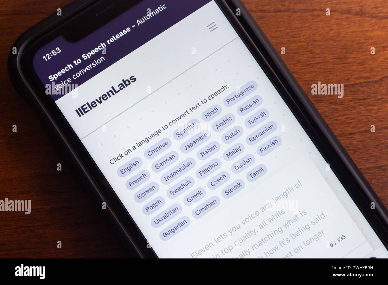 Website von ElevenLabs auf dem iPhone. ElevenLabs ist ein Technologieunternehmen, das sich auf die Entwicklung von Sprachsynthese und Text-to-Speech-Software mit KI spezialisiert hat Stockfoto