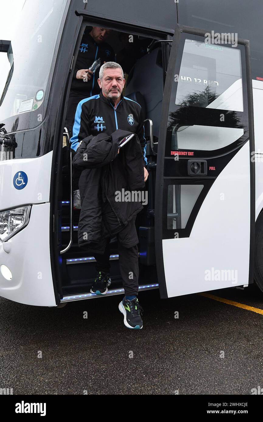 Halifax, England - 7. Februar 2024 - Darryl Powell Head Coach von Wakefield Trinity kommt. Rugby League Challenge Cup, Siddal ARLFC vs Wakefield Trinity in Chevinedge (Siddal Sports and Community Centre), Halifax, UK Dean Williams Stockfoto