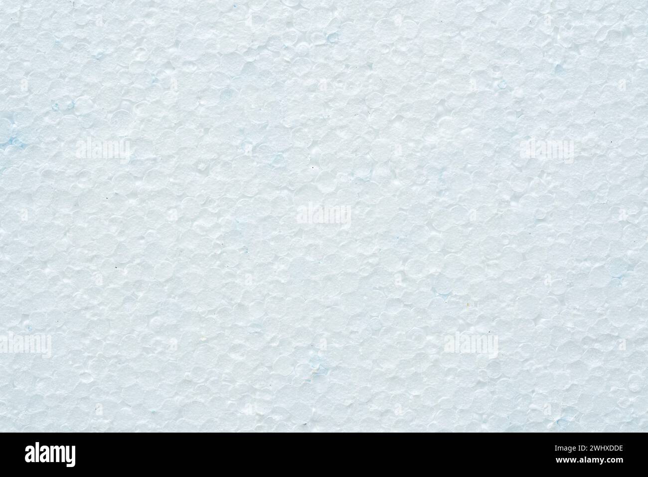 Einfaches weißes, flaches Stück Styropormaterial Struktur Hintergrund Textur, von oben gesehen, Nahaufnahme von oben, Niemand Plain blank Isolati Stockfoto