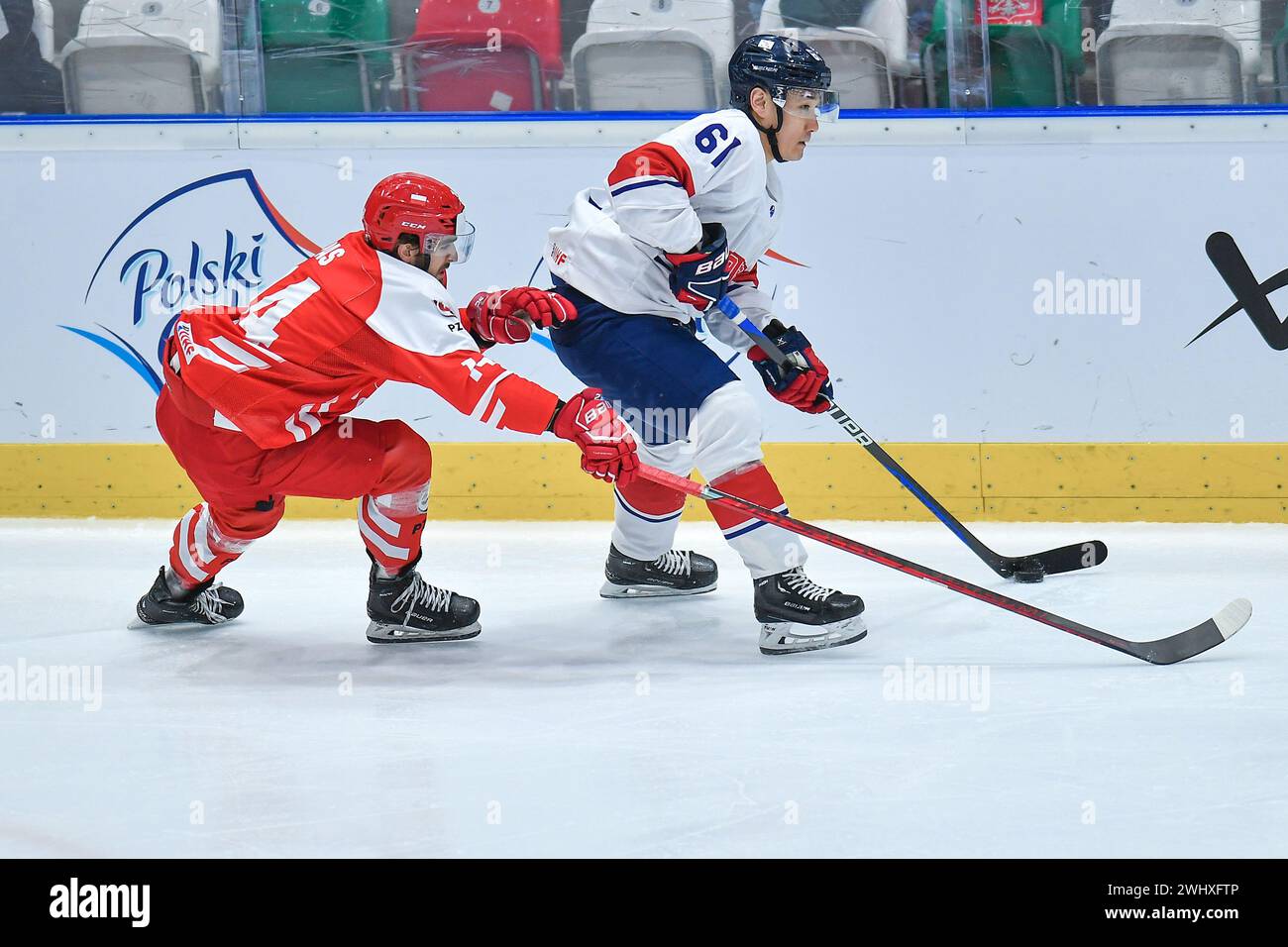 2024.02.11 Sosnowiec Hokej na lodzie Mezczyzn IIHF Turniej Pre-Kwalifikacyjny do Igrzysk Olimpijskich Sosnowiec 2024 Polska - Korea Poludniowa N/z Dominik Pas, Don Ku Lee Foto Marcin Bulanda/PressFocus 2024.02.11 Sosnowiec Eishockey Männer IIHF Olympisches Eishockey Qualifikationsrunde 3 Gruppe J Saison 2024 Polska Polska - Korea Poludniowa Polska Polska - Korea Poludniowa Don Ku Lee Credit: Marcin Bulanda/PressFocus Credit: SIPA USA/Alamy Live News Stockfoto