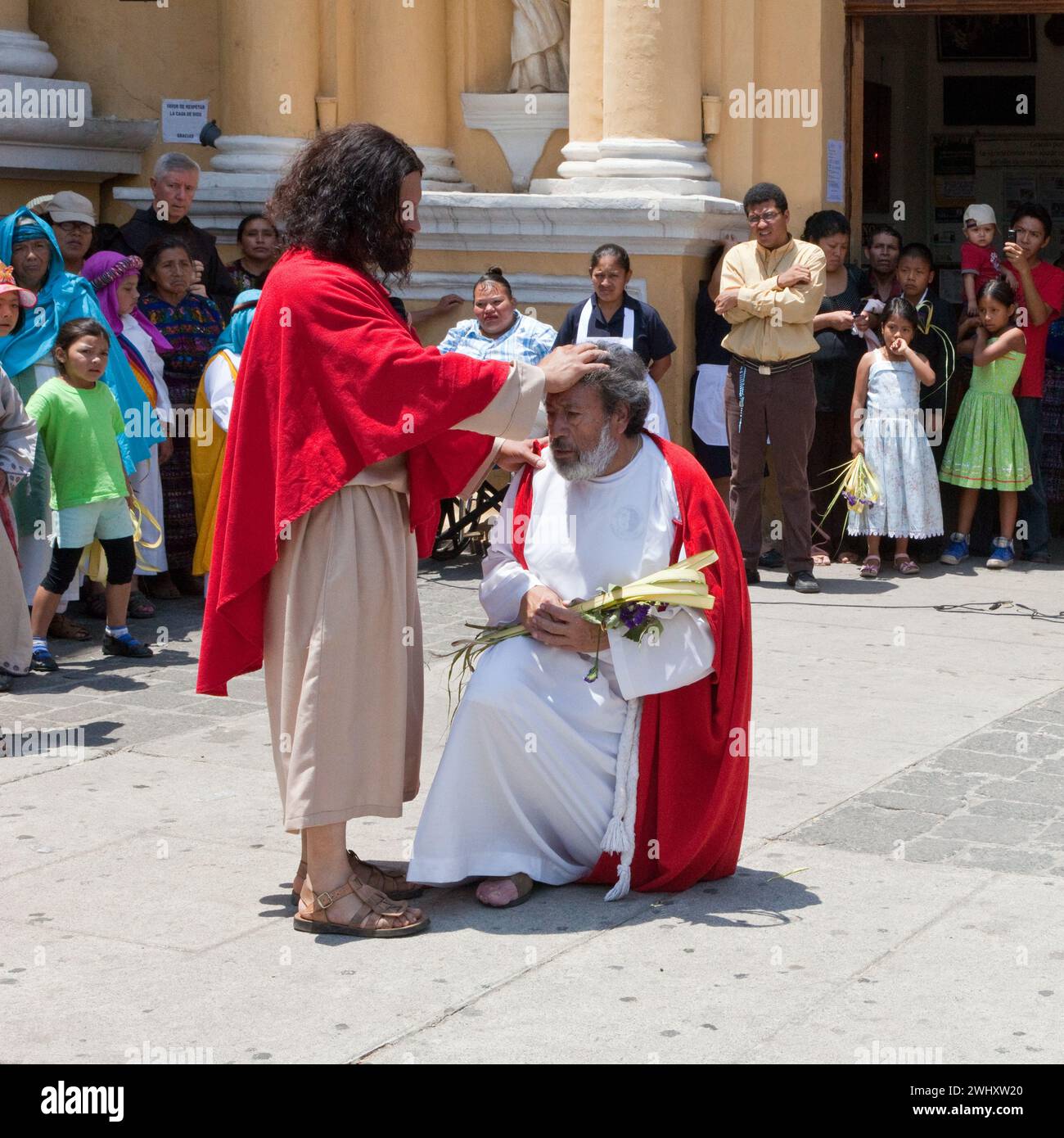 Jesus bezeichnete Petrus als den Felsen seiner Kirche. Palmensonntag Nachstellung von Ereignissen im Leben Jesu, von der Gruppe Luna Llena. Stockfoto