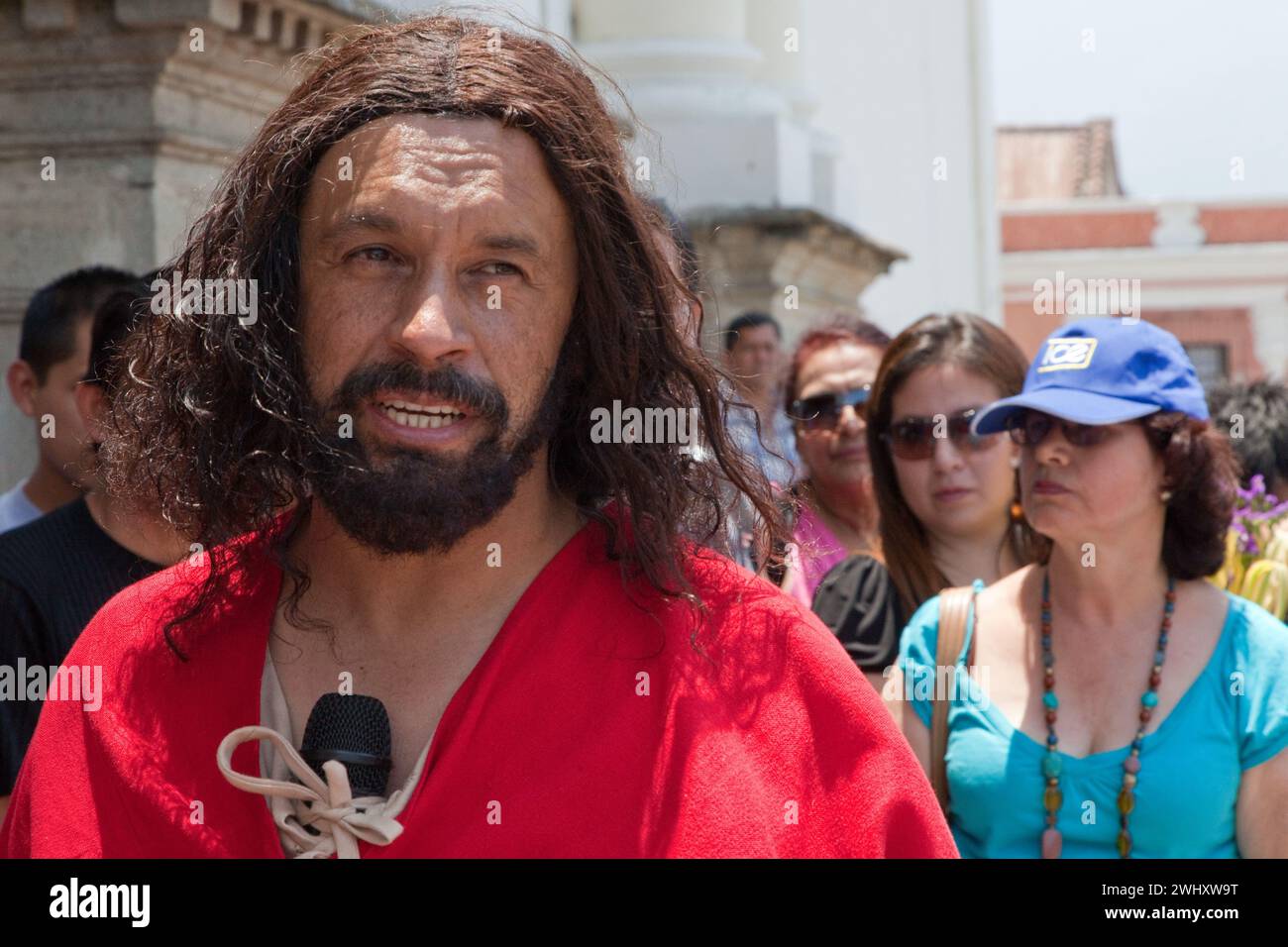 Jesus spricht im Palmensonntag Nachstellung von Ereignissen im Leben Jesu durch die Gruppe Luna Llena (Vollmond). Stockfoto
