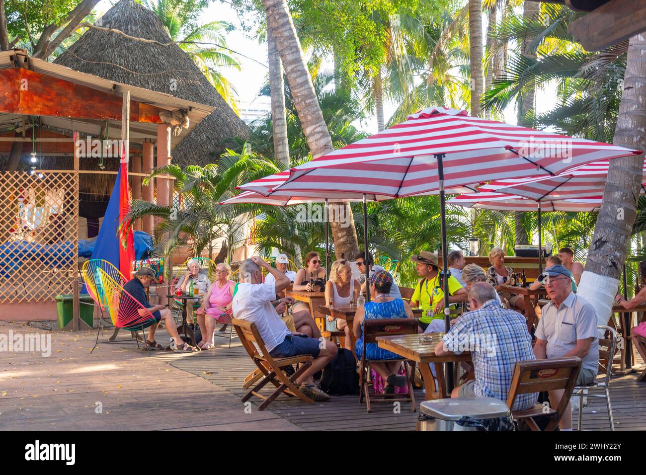 Terrassenbar am Touristenterminal, Puerto de Quetzal, Escuintla Departement, Republik Guatemala Stockfoto