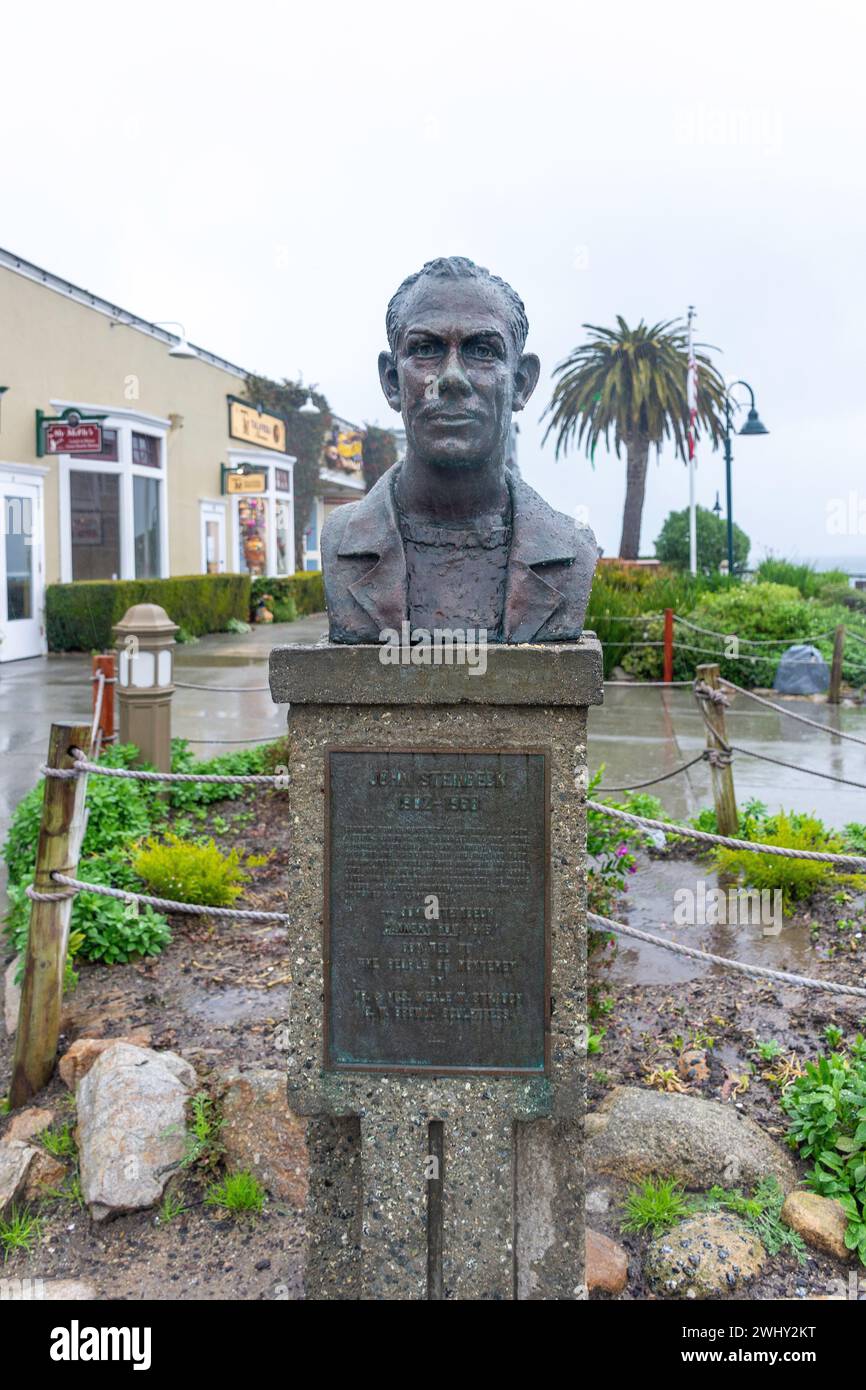 John Steinbeck (US-amerikanischer Autor) Statue, Cannery Row, New Monterey, Monterey, Kalifornien, Vereinigte Staaten von Amerika Stockfoto
