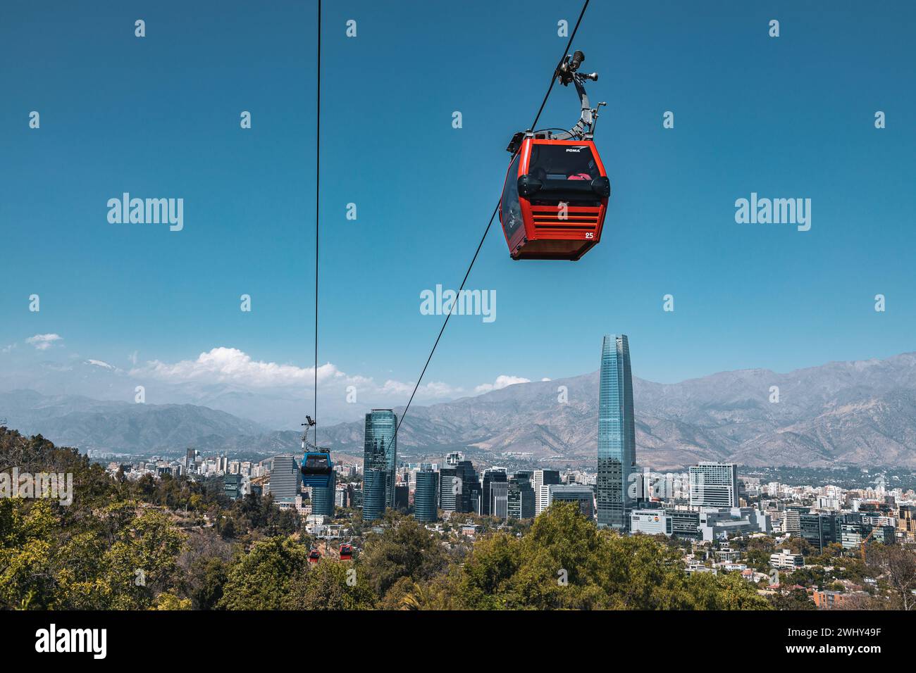 Teleférico Santiago by Turistik, Cerro San Cristobal Cable Car, Santiago de Chile, 2024 Stockfoto