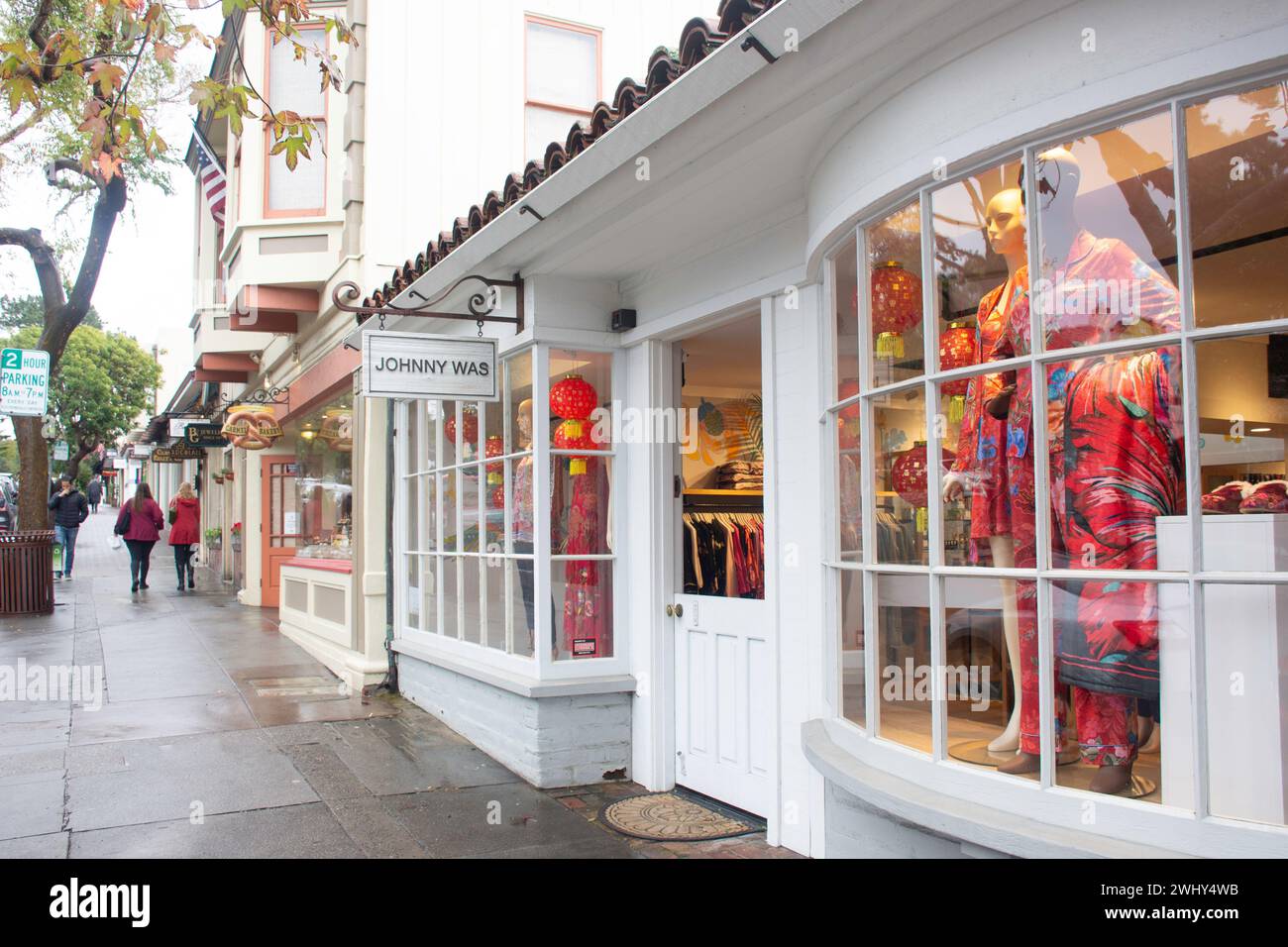 Geschäfte und Boutiquen auf der Ocean Avenue, Carmel-by-the-Sea, Monterey County, Kalifornien, Vereinigte Staaten von Amerika Stockfoto