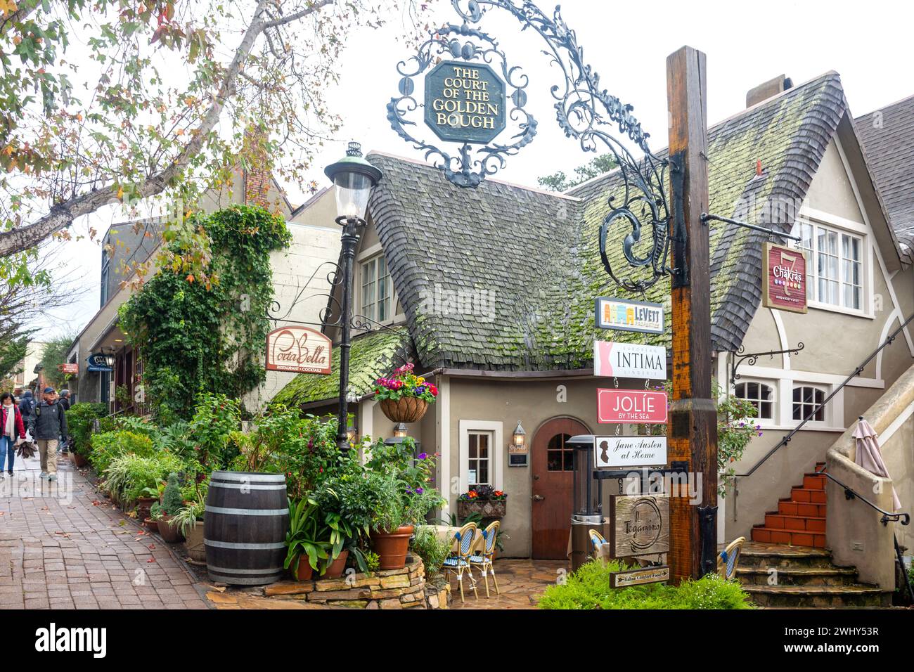 Geschäfte und Boutiquen auf der Ocean Avenue, Carmel-by-the-Sea, Monterey County, Kalifornien, Vereinigte Staaten von Amerika Stockfoto