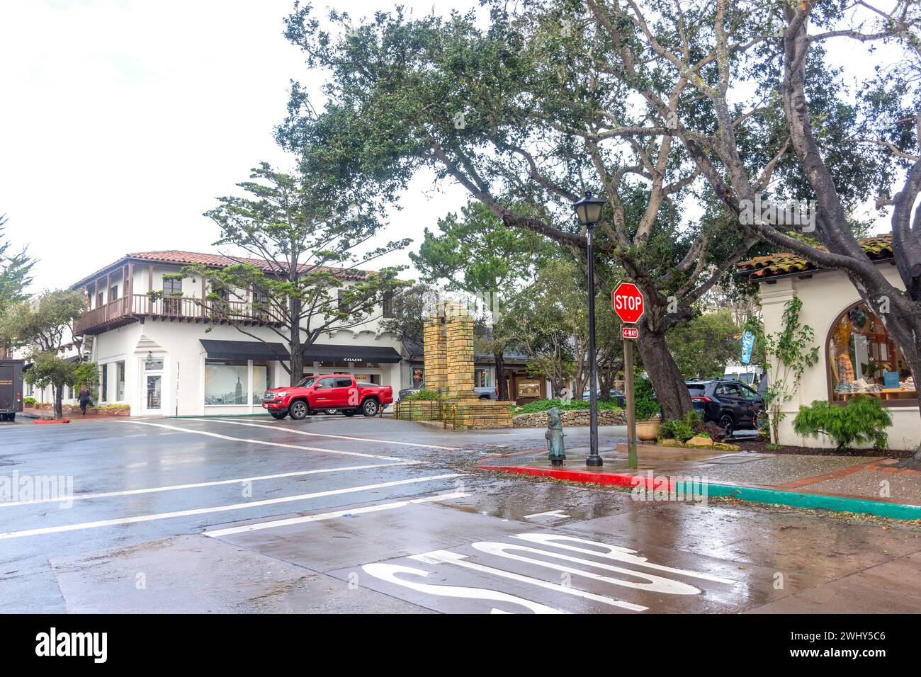 Ocean Avenue, Carmel-by-the-Sea, Monterey County, Kalifornien, Vereinigte Staaten von Amerika Stockfoto