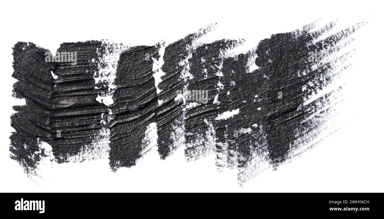 Schwarzer Farbstrich mit Borstenpinsel, Farbfeld isoliert auf weißem Hintergrund Stockfoto