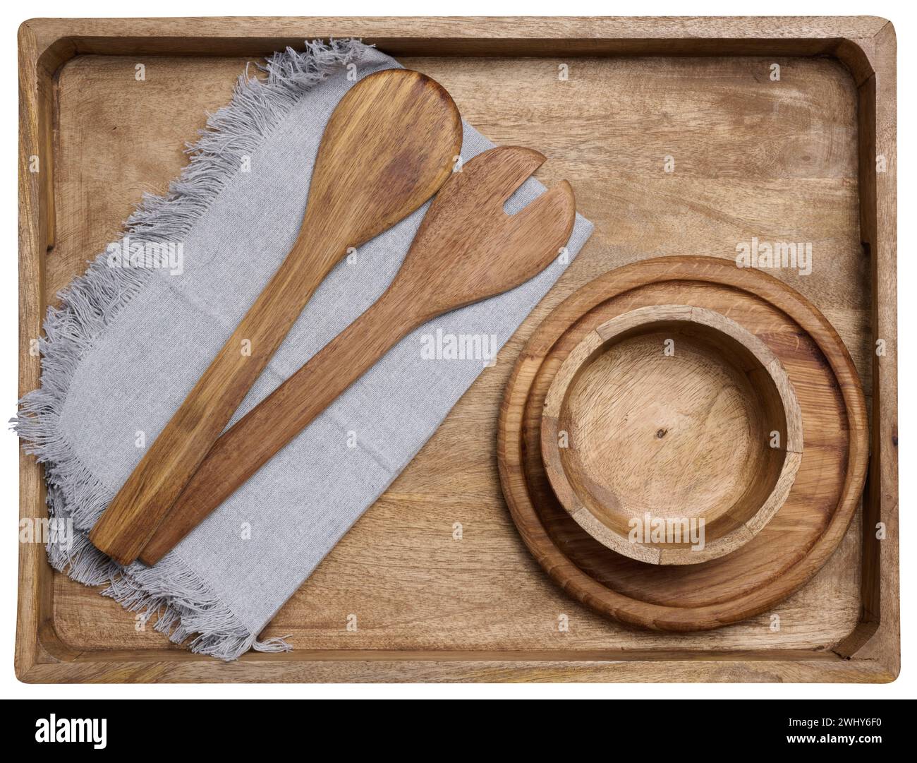 Leere Schüssel und Holzlöffel auf einem schwarzen Tisch, Blick von oben Stockfoto