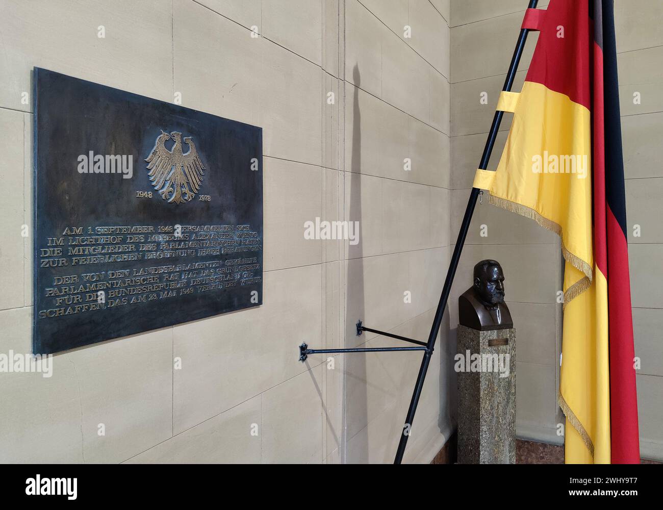 Gedenktafel an den Parlamentarischen Rat, Museum König, Weg der Demokratie, Bonn, Deutschland Stockfoto