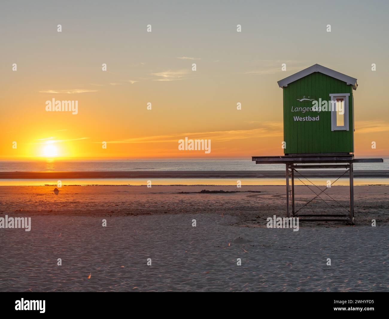 Sonnenuntergang auf der Langeoog-Insel im Nordmeer Stockfoto