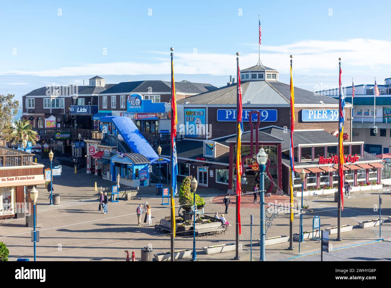 Eintritt zum Pier 39 gegenüber dem Embarcadero, Fisherman's Wharf District, San Francisco, Kalifornien, USA Stockfoto