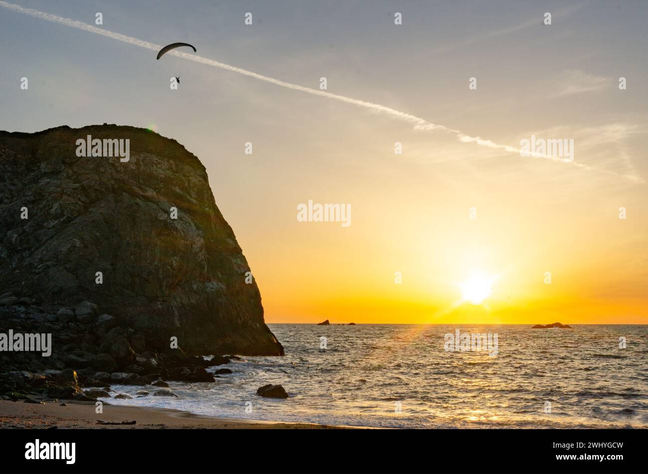 Gleitschirmfliegen, Sonoma Coast, Nordkalifornien, Aerial Adventure, Extreme Sports Stockfoto