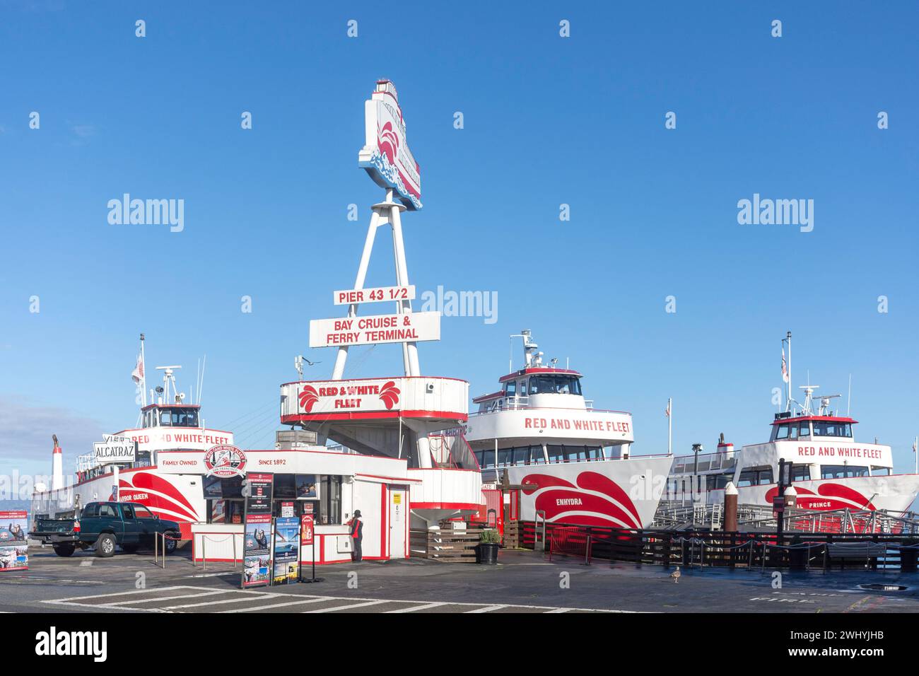 Red & White Fleet Fährhafen, Pier 43, Fisherman's Wharf, Fisherman's Wharf District, San Francisco, Kalifornien, Usa Stockfoto