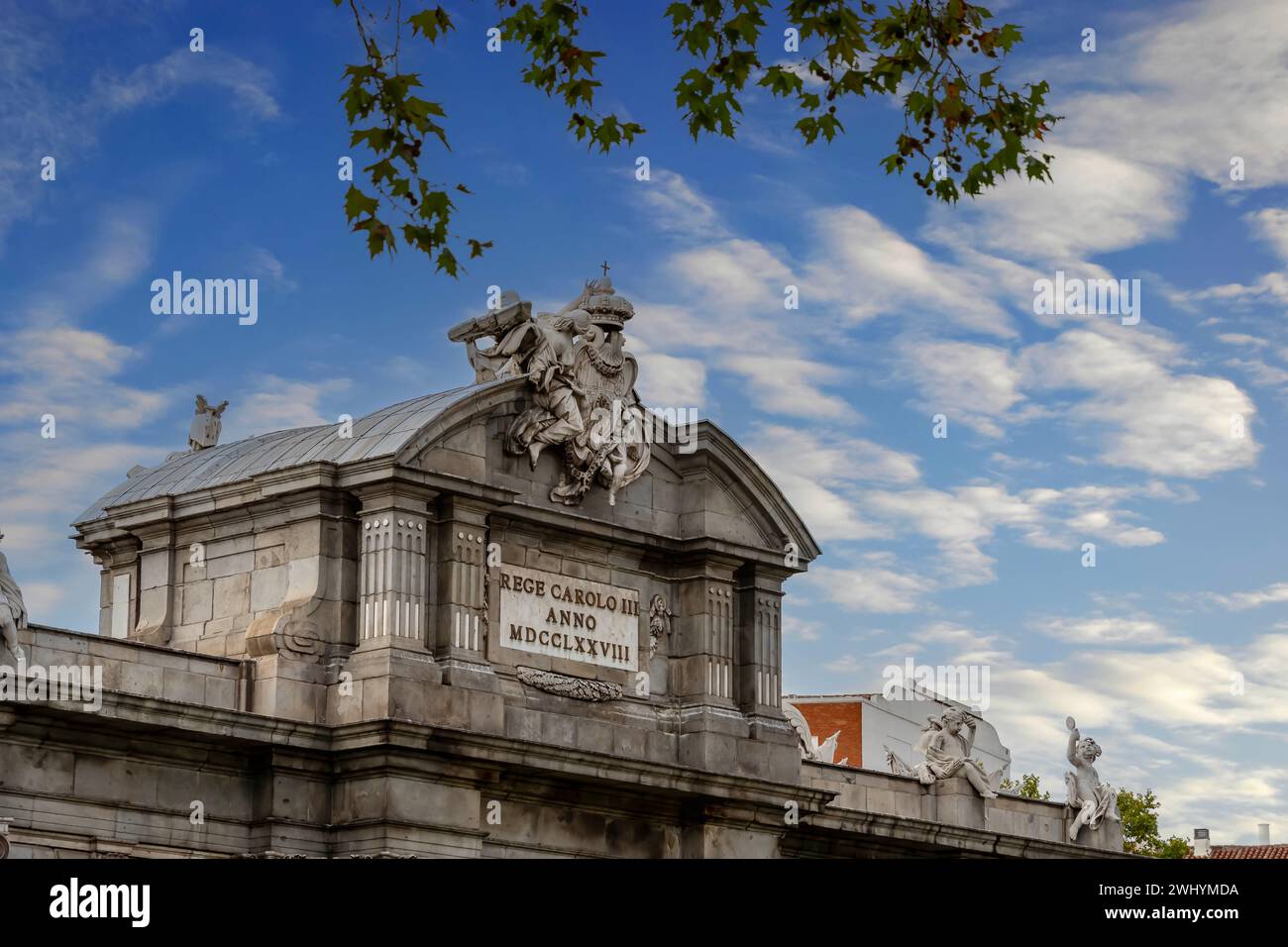 Die Puerta de AlcalÃ¡ ist Ein neoklassizistisches Tor an der Plaza de La Independencia in Madrid, Spanien Stockfoto