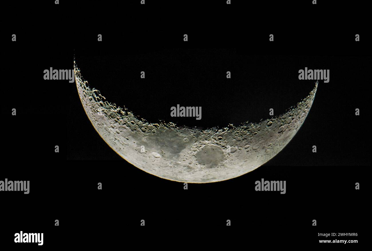 Mondoberfläche, hohe Detailgenauigkeit, Teleskopansicht, Mondforschung, Astronomie, Krater, Himmelskörper, Mondmerkmale Stockfoto