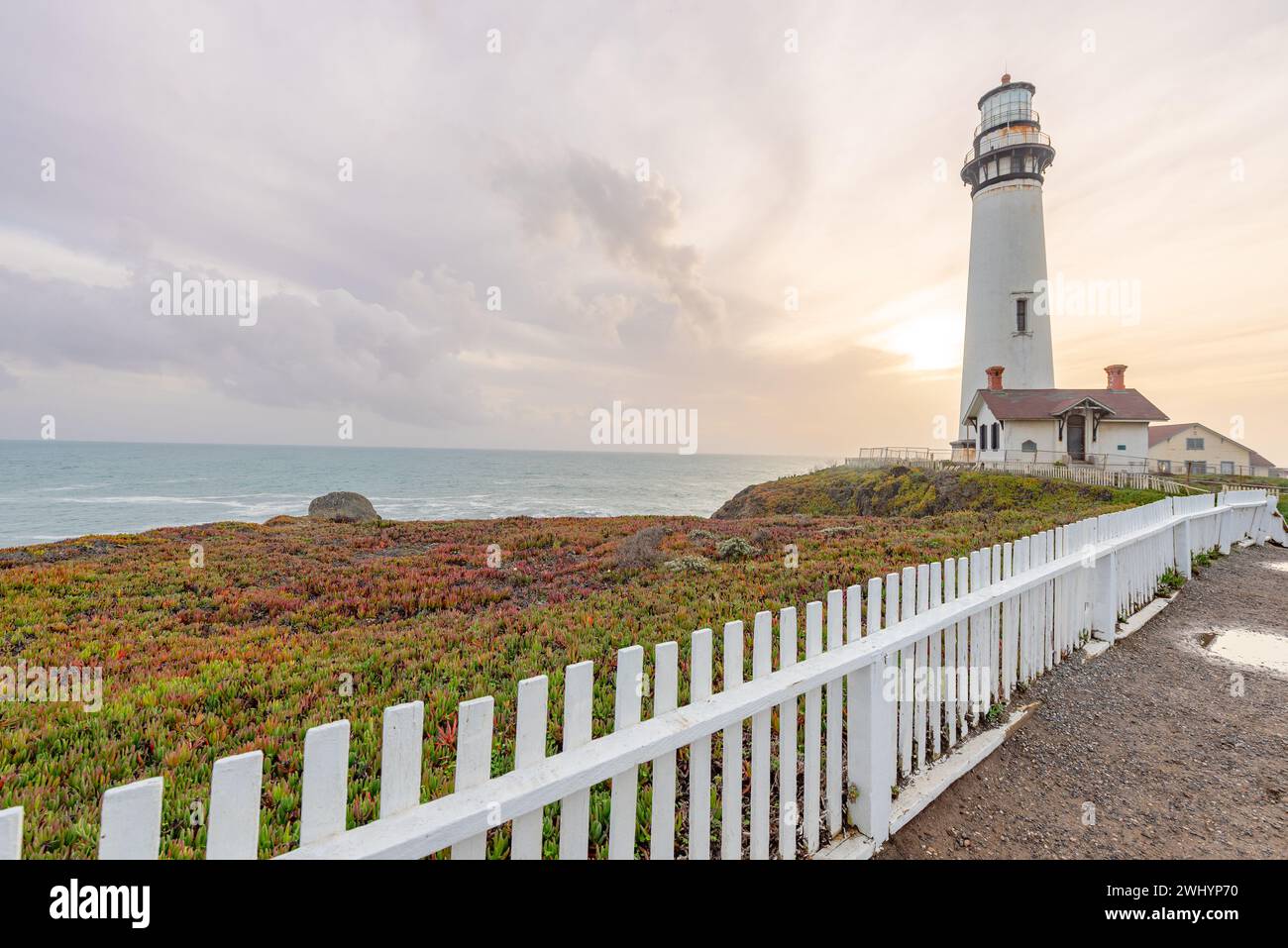 Pigeon Point Lighthouse, Sonnenuntergang, Central Northern California, Iceplant, Coastal Beauty, Pazifikküste, Küstenlandschaft Stockfoto