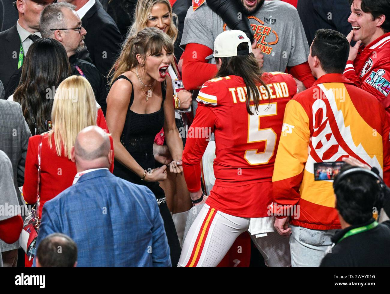 Tommy Townsend von den Kansas City Chiefs mit Taylor Swift nach seinem