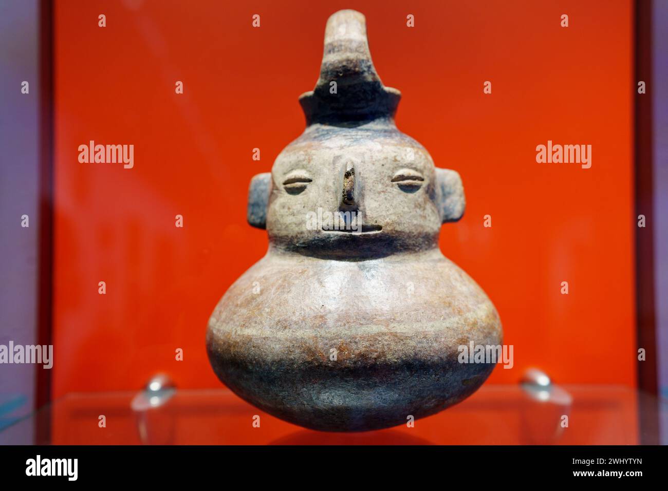 Die kugelförmige anthropomorphe Vase der halbkugeligen Mango Stockfoto