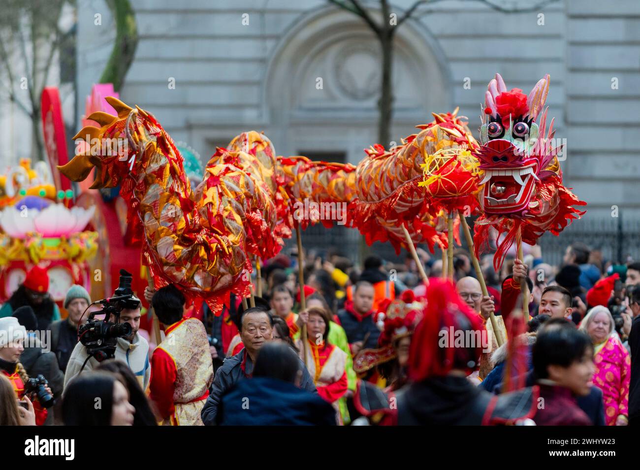 London, Großbritannien. Februar 2024. Drachen-Tänzer nehmen am 11. Februar 2024 an einer Parade zum chinesischen Neujahrsfest in London Teil. Quelle: Stephen Chung/Xinhua/Alamy Live News Stockfoto